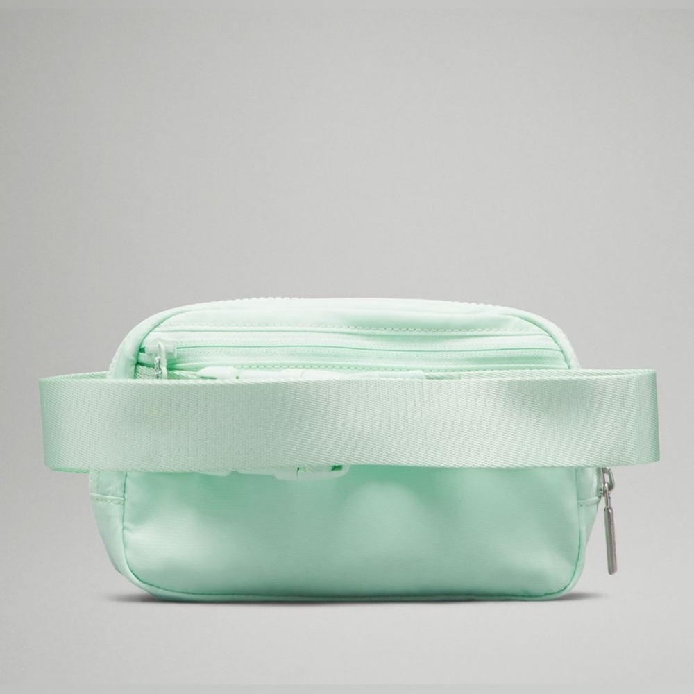 NWT Lululemon Everywhere Belt Bag 1L Mint Moment Crossbody Waist Bag Nylon - Picture 4 of 7